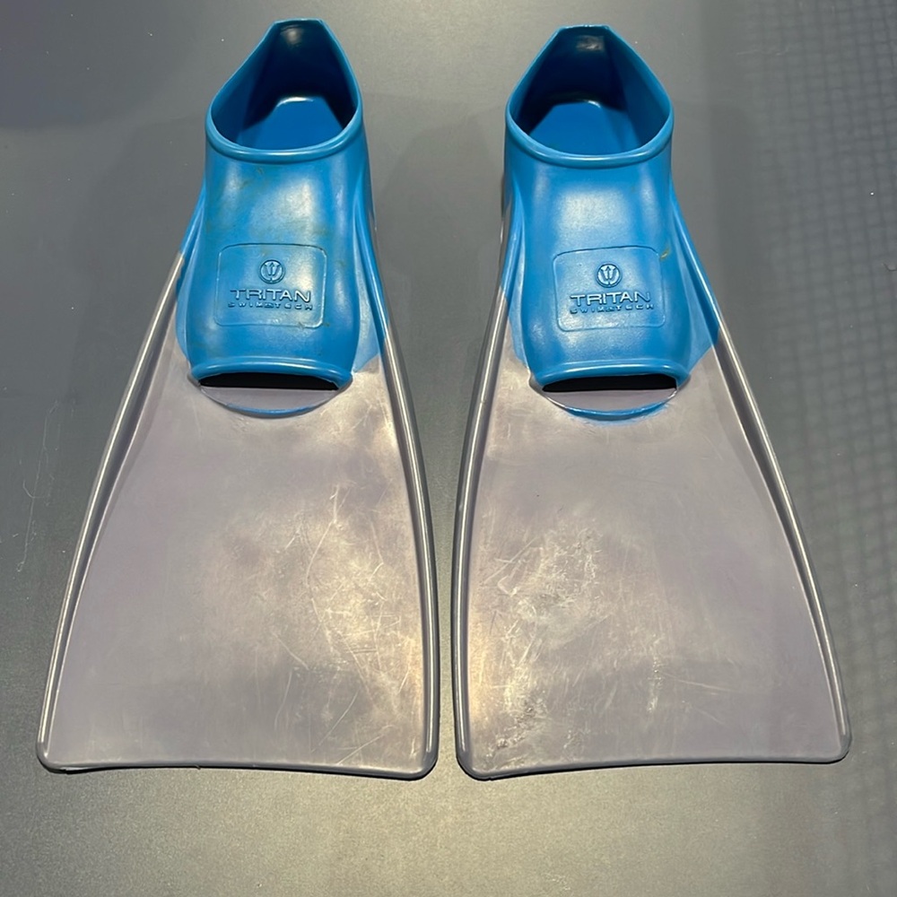 Big kid flippers. Used condition. Size 3-5 kids or 36-37 adult